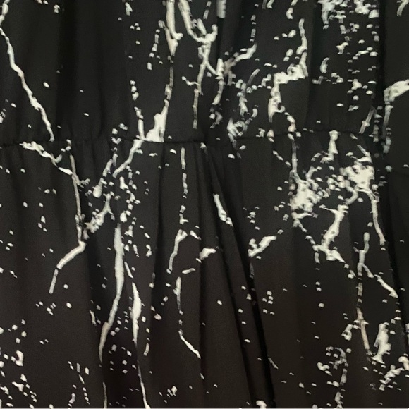 Black & White Kenneth Cole Marble print halter dress w/chain straps, NWT, sz M - Picture 7 of 8